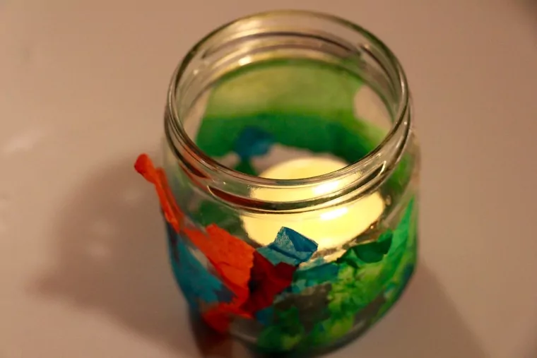 Bunte Windlichter basteln: DIY-Tipp