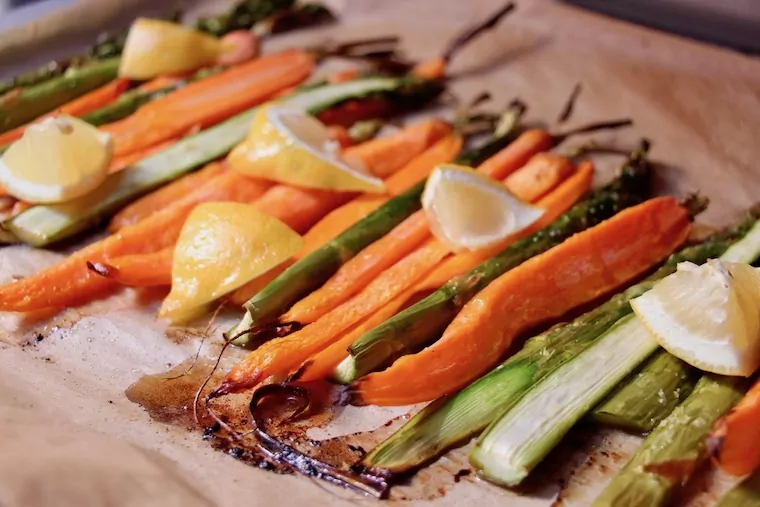 Spargel und Karotten