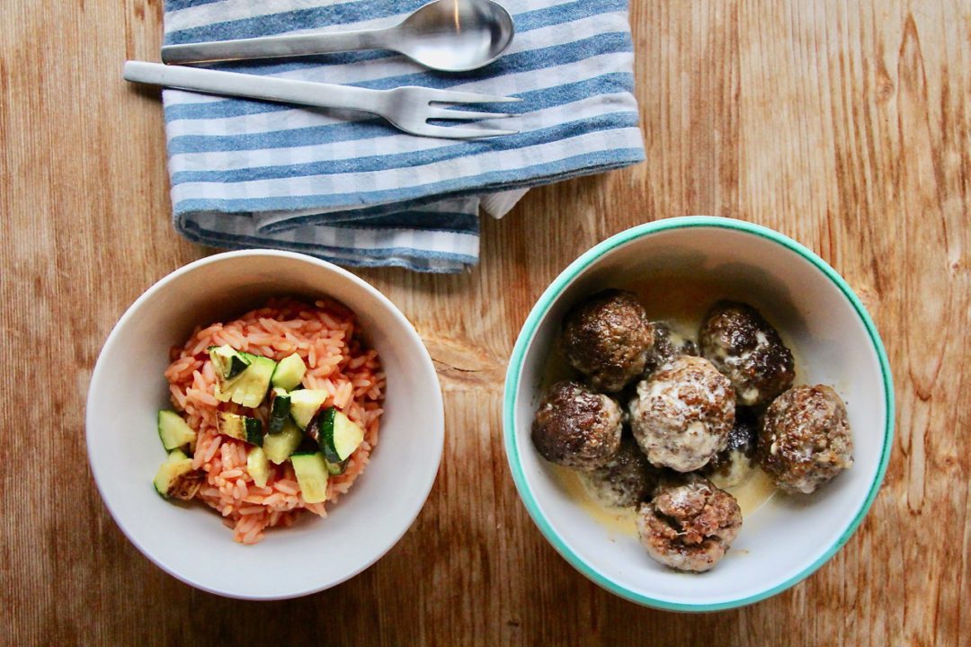 Hackbällchen mit Tomatenreis und Zucchini | Aktion Kleinkind-Ernährung