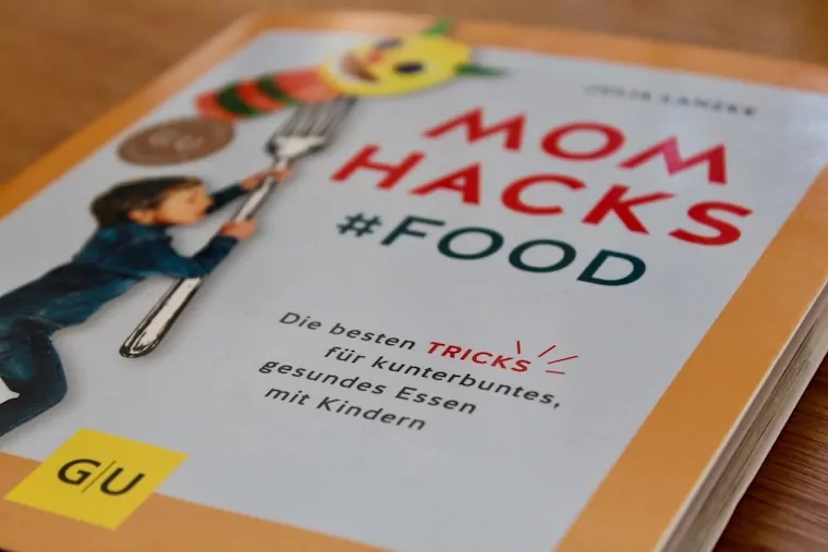 Das Cover des Buches Mom Hacks Food von GU