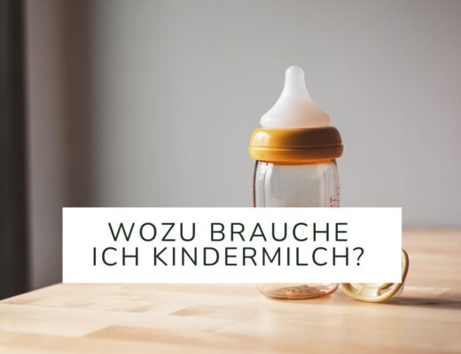 Leere Saugflasche für Babys mit dem Frage versehen: Wozu Kindermilch?